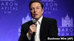 Tesla CEO Elon Musk ကို ၂၉ ကြိမ်မြောက် ဘာရွန်ရင်းနှီးမြှုပ်နှံမှုညီလာခံမှာ တွေ့ရစဉ်။ (နိုဝင်ဘာ ၄၊ ၂၀၂၂)
