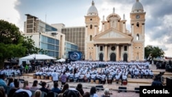 Gaiteros de Maracaibo logran el Récord Guinness de la mayor banda de música folclórica venezolana. [Foto: Alcaldía de Maracaibo]