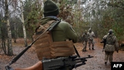 Украинские пограничники вышли на проверку фортификационных сооружений на границе в Беларусью (архивное фото)