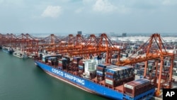 2022年9月13号，一艘中国集装箱船停泊在广西钦州港口。