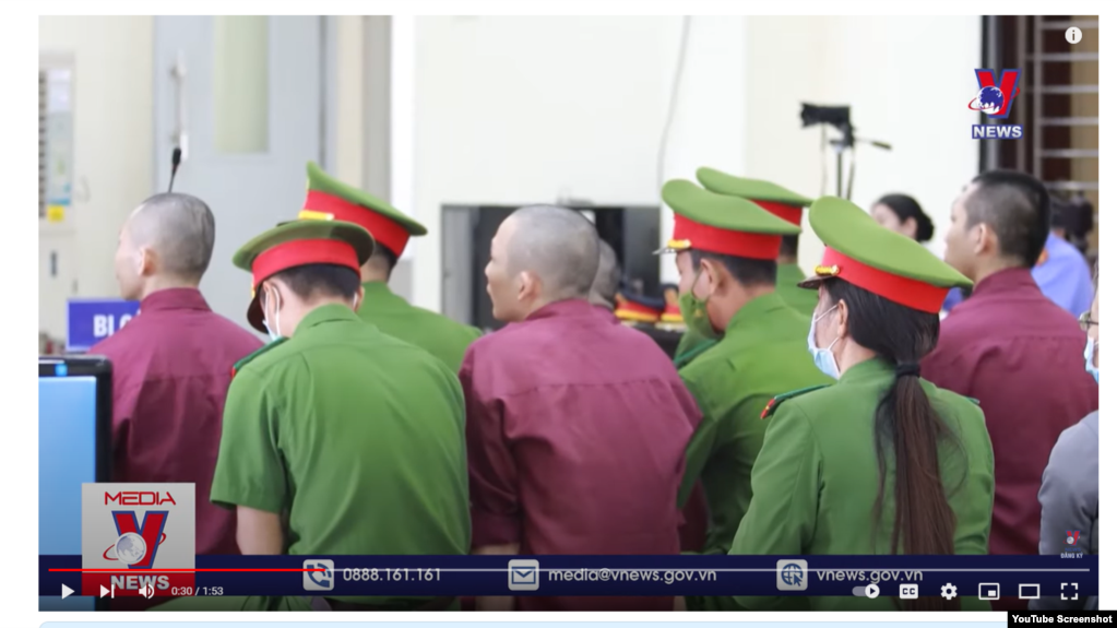 VNews - Truyền hình Thông tấn loan tin về phiên phúc thẩm đối với các thành viên ở Thiền Am Bên bờ vũ trụ, Long An, ngày 3/11/2022. Photo VNews.