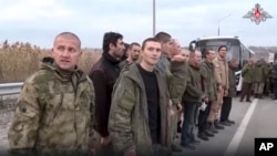 俄羅斯國防部2022年11月4日發佈的照片顯示，一組俄軍士兵在頓涅茨克舉行的俄烏換囚行動中獲釋。