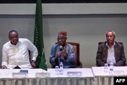 FILE - Former Nigeria President, Olusegun Obasanjo (C) gives an address alongside former Kenya President Uhuru Kenyatta and Tadesse Worede from the Tigray People's Liberation Front (TPLF), at the start of a meeting in Nairobi, Nov. 7, 2022.