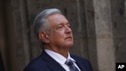 El presidente de México, Andrés López Obrador, en el Palacio Nacional durante una ceremonia de bienvenida al presidente de Alemania, Frank-Walter Steinmeier, en la Ciudad de México, el 20 de septiembre de 2022.