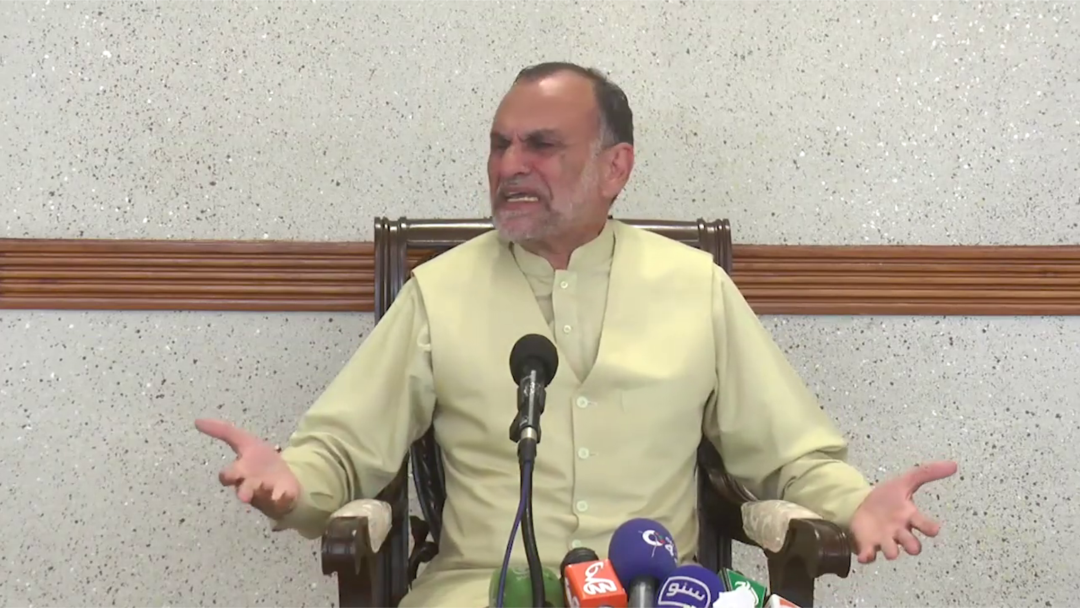 ایف آئی اے نے اعظم سواتی کی 'ذاتی ویڈیو' جعلی قرار دے دی