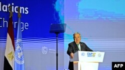 El secretario general de las Naciones Unidas, Antonio Guterres, pronuncia un discurso en la cumbre de líderes de la conferencia climática COP27 en el Centro Internacional de Convenciones de Sharm el-Sheikh, en Egipto, el 7 de noviembre de 2022.