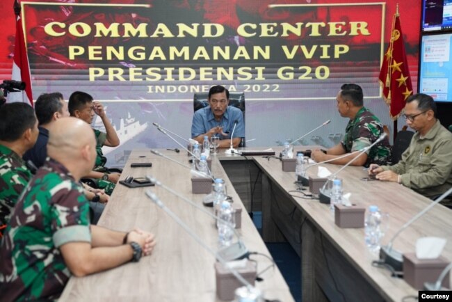 Menkomarves Luhut Binsar Panjaitan meninjau Posko Komando Gabungan terpadu Pengamanan (Kogabpadpam) VVIP G20 di kantor Indonesia Tourism Development Corporation (ITDC) Nusa Dua Bali, Minggu (6_11).foto Puspen