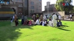 د خېبرپښتونخوا تر ټولو لوی روغتون، لېډي ريډنګ کې نارينه او ښځينه نرسانې په احتجاج راوتلي 