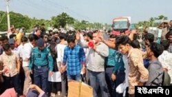 বরিশালে ভারপ্রাপ্ত অধ্যক্ষের অপসারণ দাবিতে শিক্ষার্থীদের মহাসড়ক অবরোধ