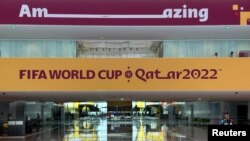 Branding di Pusat Komunikasi Nasional Qatar menjelang penyelenggaraan Piala Dunia FIFA Qatar 2022, 8 November 2022 (REUTERS/Hamad I Mohammed)