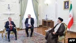 니콜라이 파트루셰프(왼쪽) 러시아 국가안전보장회의 서기가 지난 2022년 테헤란에서 에브라힘 라이시(오른쪽) 이란 대통령을 예방하고 있다. (자료사진)