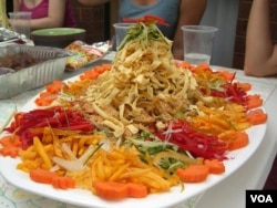 Yee sang, a traditional Chinese New Year dish (Creative commons photo by "Alpha")