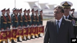 Pakistan's President Asif Ali Zardari, foreground right, walks upon arrival at Moscow airport on Wednesday, May 11, 2011