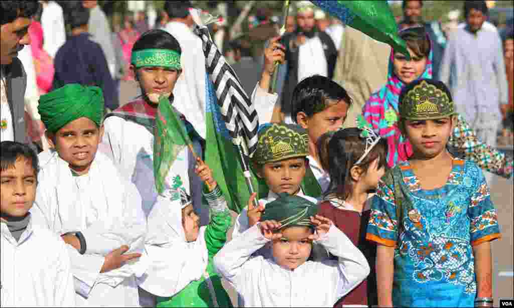 عیدمیلاد النبی کے موقع پر بچوں کا جوش و جذبہ بھی کسی سے کم نہیں
