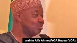 Mataimakin Shugaban Najeriya Namadi Sambo Magana da VOA Wakilinmu ya Ibrahim Alfa Ahmed, Fabrairu 15, 2015.