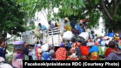 Des ressortissants du Burundi en train d'embarquer dans des camions pour leur rapatriement, à Goma, RDC, 16 mars 2020. (Facebook/Présidence RDC)