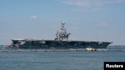 El portaaviones USS Harry S. Truman de la Armada de EE. UU. Parte con su grupo de ataque hacia el Medio Oriente desde la Estación Naval de Norfolk, Virginia, EE. UU.