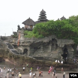 Pemerintah provinsi Bali sedang berusaha menangani kasus rabies agar tidak mengganggu bisnis pariwisata di sana.