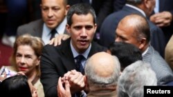 El líder opositor venezolano y el autoproclamado presidente encargado Juan Guaidó asiste a una sesión de la Asamblea Nacional de Venezuela en Caracas, Venezuela, 29 de enero de 2019.