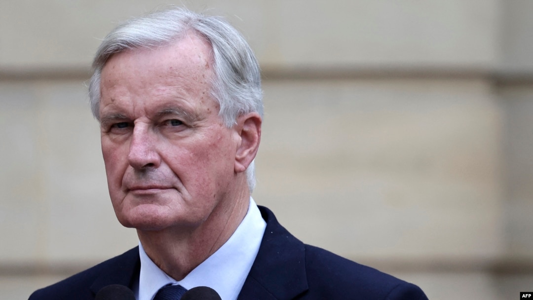 Başbakan olarak atanan Michel Barnier’nin, tasarruf tedbirlerinin damga vurduğu bütçeyi geçirebilmek için diyalog arayışları sürerken, Fransa'da zor ekonomik koşullara karşı Kasım ve Aralık aylarında, birbiri ardına grev çağrıları geldi. 