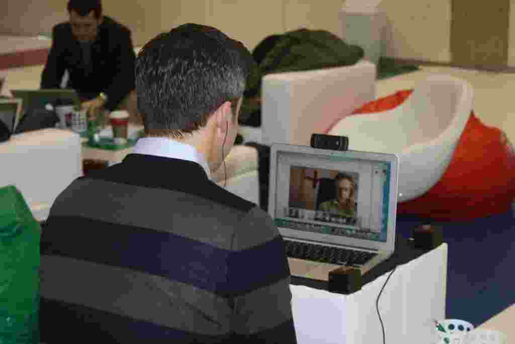 En una asamblea partidista como está no pueden faltar los principales actores que son los precandidatos.