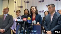 La comisionada para inmigración de Nueva York, Bitta Mostofi, advirtió que toda persona que esté por realizar trámites vinculados con la residencia tiene que consultar con los asesores legales.