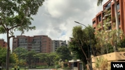 Vista de una zona al este de Caracas. En muchos edificios en la capital venezolana se han instalado generadores para hacer frente a las fallas en el servicio eléctrico.