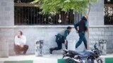عکسی از حمله تروریستی در تهران. گروگانگیری در مجلس چند ساعت ادامه داشت.