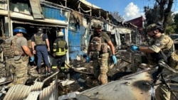 Nga tấn công làm 16 người chết vào lúc Ngoại trưởng Mỹ thăm Ukraine | VOA