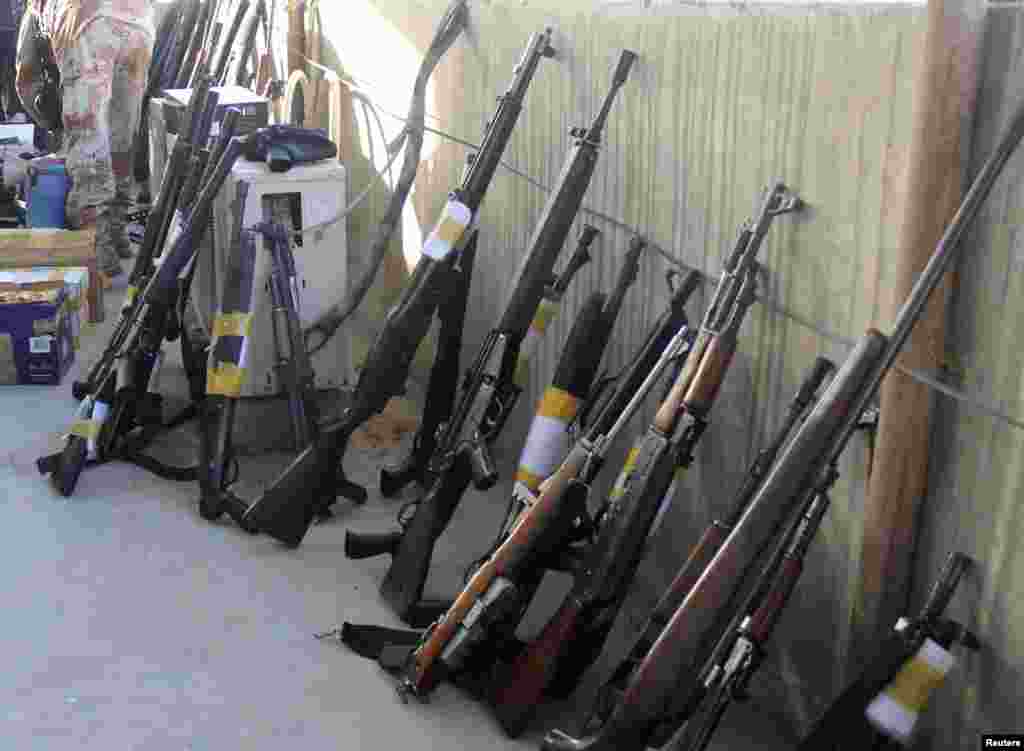 Weapons, recovered during a raid by paramilitary forces on Muttahida Qaumi Movement (MQM) political party's headquarters, are displayed for the media in Karachi March 11, 2015. A Pakistani paramilitary force raided the headquarters of a major political pa
