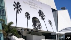Une vue du Palais des Festivals est vue avant les préparatifs du 74e festival international du film, Cannes, sud de la France, le 5 juillet 2021.