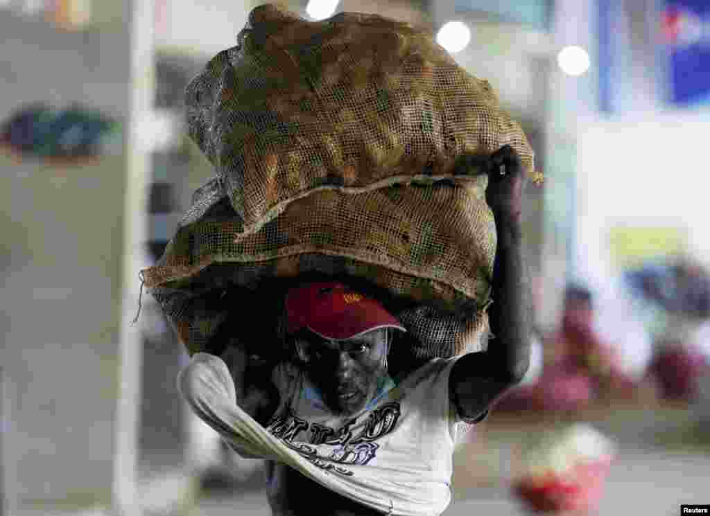 A man carries sacks of carrots at a wholesale market amid the country&#39;s economic crisis in Colombo, Sri Lanka.