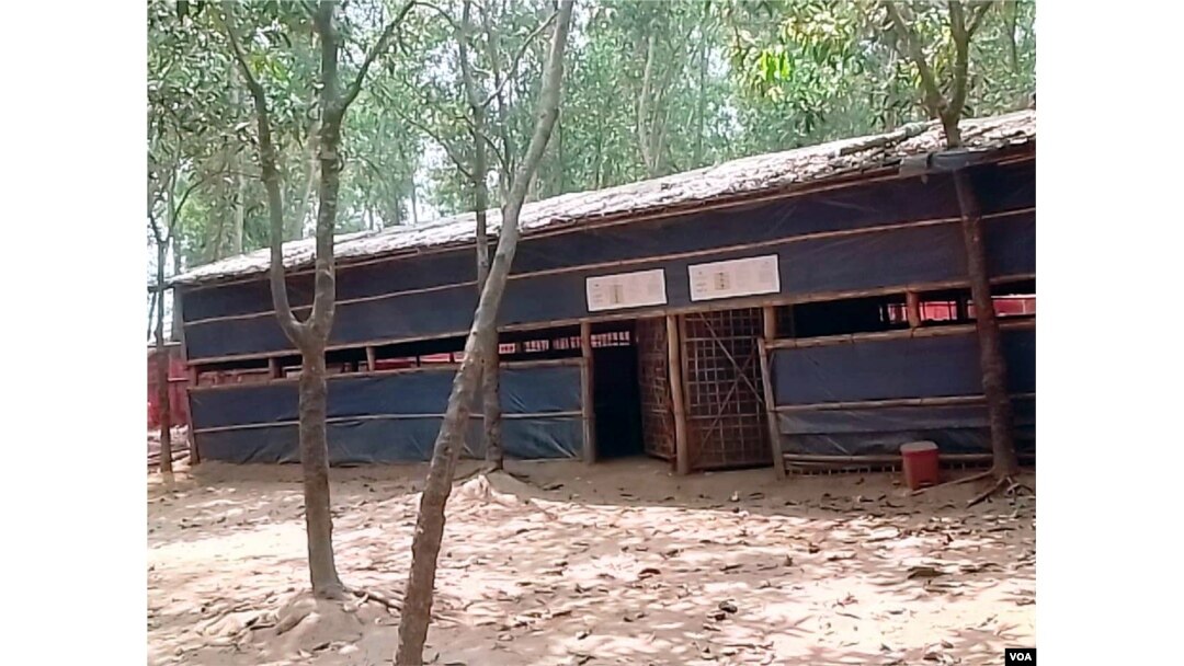 Sebelum ditutup, Sekolah Kayaphuri adalah sekolah menengah swasta terbesar untuk pengungsi Rohingya yang terdampar di Bangladesh. (Foto: VOA)