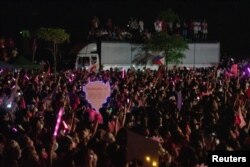 Pendukung Wakil Presiden Filipina Leni Robredo, calon presiden untuk pemilihan 2022, berkumpul saat kampanye di Kota San Fernando, Provinsi Pampanga, Filipina, 9 April 2022. (Foto: REUTERS/Lisa Marie David)