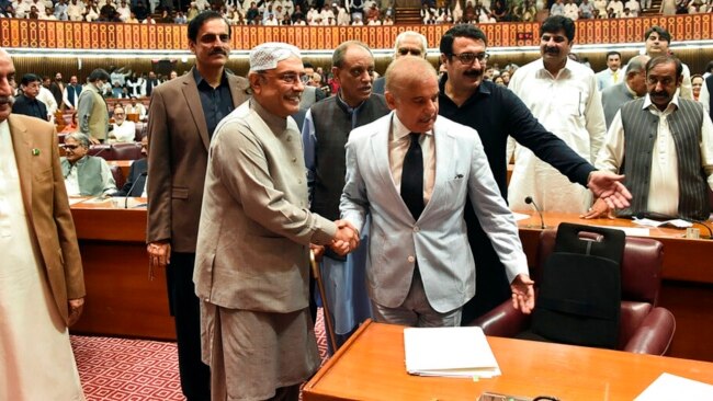 پاکستان: کیا اسٹیبلشمنٹ میں بھی اب حالات درست کرنے کی صلاحیت نہیں رہی؟