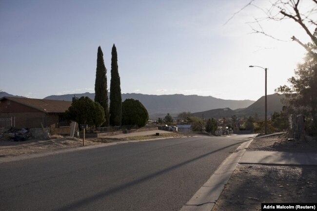 The sun rises near the neighborhoods around the U.S.-Mexico border in Sunland Park, New Mexico, U.S. on March 23, 2022. (REUTERS/Adria Malcolm)