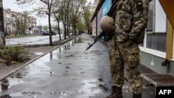 A soldiers stands in a street in Severodonetsk, in eastern Ukraine's Donbass region, on April 13, 2022 as Russian troops intensified a campaign to take the strategic port city of Mariupol, part of an anticipated massive onslaught across eastern Ukraine.