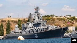  Moja ya manuari kuu za Russia Moskva cruiser iliyoripotiwa kupigwa na makombora yaliyorushwa na majeshi ya Ukraine.