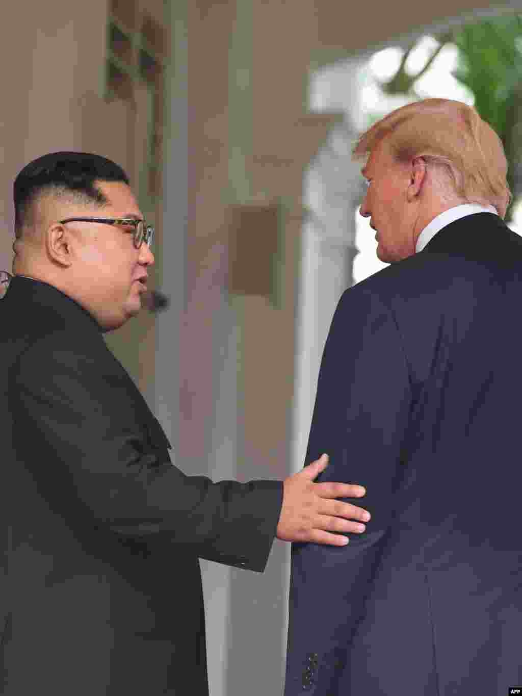 &nbsp;این نخستین دیدار سران آمریکا و کره شمالی از زمان آغاز جنگ کره در سال ۱۹۵۰ میلادی است.