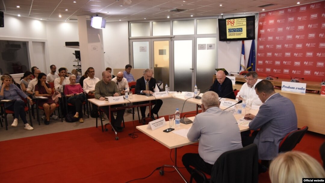 Učesnici rasprave Novinarstvo i pretpostavka nevinosti, u Press centru UNS-a, 18. jula 2018. (foto: Press centar UNS-a)