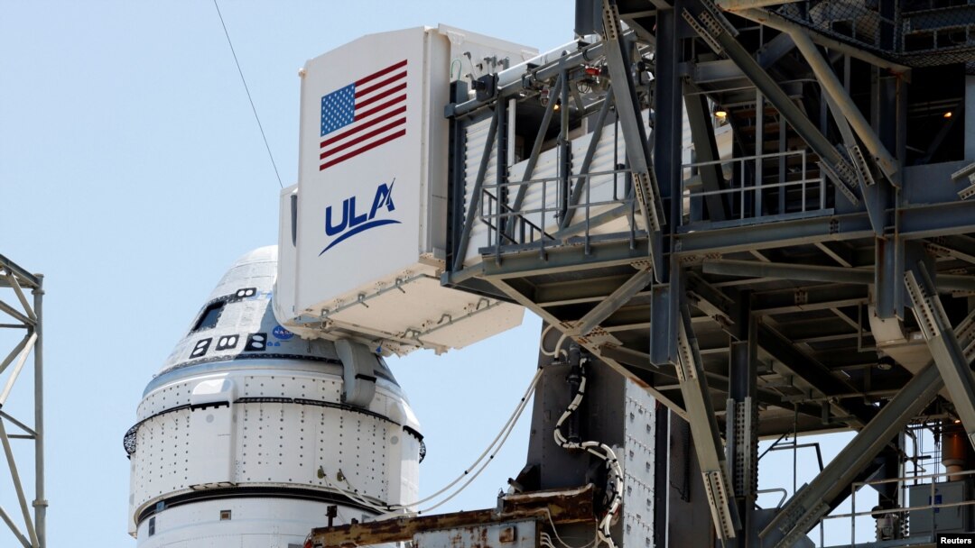 Ракета United Launch Alliance Atlas V на стартовой площадке после того, как запуск двух астронавтов на борту испытательного экипажа Boeing Starliner-1 был отложен из-за технических проблем на мысе Канаверал, штат Флорида, США, 7 мая 2024 года.