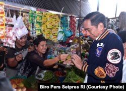 Presiden Joko Widodo saat mengunjungi Pasar Rakyat Balige di Sumatera Utara, Jumat, 15 Maret 2019.(Foto: Biro Pers Setpres RI)