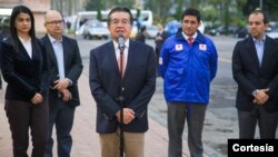 Fernando Ruiz Gómez, ministro de Salud y Protección Social de Colombia, habla sobre la salida de la cuarentena, por parte de colombianos provenientes de China.