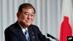 Shigeru Ishiba, pemimpin partai berkuasa Jepang yang baru terpilih, Partai Demokrat Liberal (LDP), memberikan keterangan pers setelah pemilihan pimpinan LDP di Tokyo, 27 September 2024. (Foto: via AP)