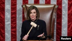 Chủ tịch Hạ viện Mỹ Nancy Pelosi tại buổi thông qua hai điều khoản luận tội đối với Tổng thống Donald Trump tại trụ sở của Hạ viện ở Washington DC hôm 18/12/2019.