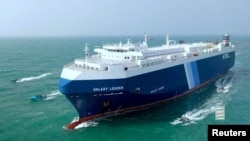 แฟ้มภาพ: เรือขนส่งสินค้า Galaxy Leader ถูกเรือกลุ่มฮูตีแล่นประกบในทะเลแดง
