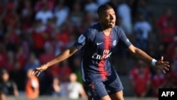 L'attaquant français du PSG Kylian Mbappe après avoir marqué son troisième but lors du match de football français contre Nîmes, le 1er septembre 2018.