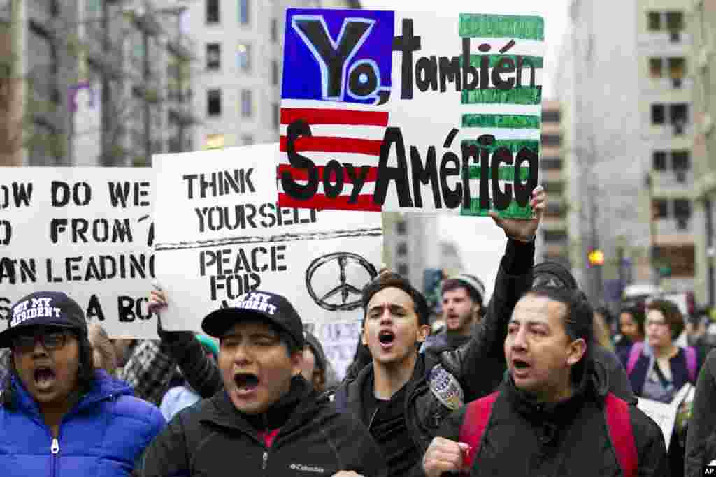 Les manifestants protestent contre l&#39;investiture de Trump, le 20 janvier 2017.