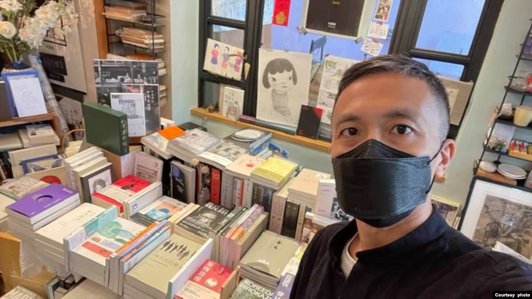 香港資深傳媒人區家麟被指涉嫌違反”串謀發布煽動刊物罪”，被帶返警署扣查17小時後獲准保釋。(區家麟社交網站圖片)