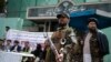 Anggota pasukan Taliban berjaga di tengah demo yang digelar warga Afghanistan di depan Kedutaan Besar Iran di Kabul, pada 11 April 2022. Mereka memprotes dugaan penyiksaan yang dialami oleh pengungsi asal Afghanistan di Iran. (AFP/Wakil Kohsar)